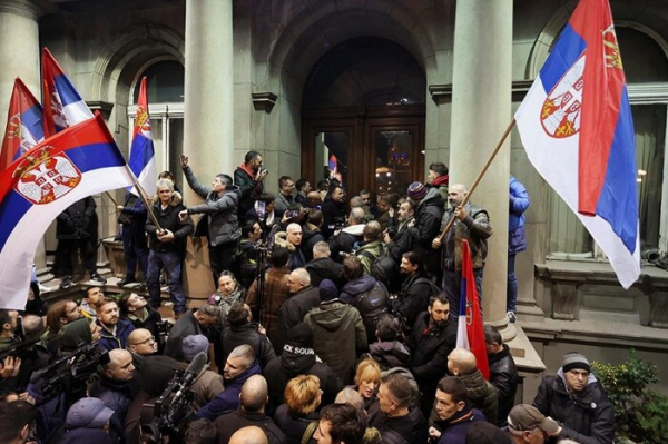 Протести проти президента у Сербії: очільник Белграда заговорив про «майданізацію»
