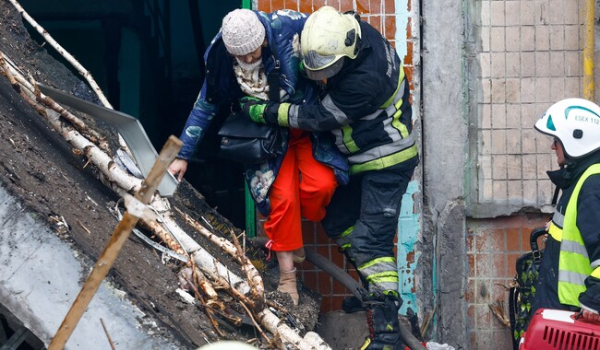 Внаслідок ранкової атаки РФ в Україні постраждали 129 людей, п'ятеро загинуло - Суспільство