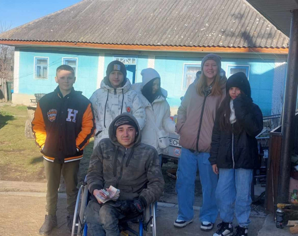 Волонтер із Буковини, що пересувається на інвалідному візку, робить турбопічки для ЗСУ - Суспільство